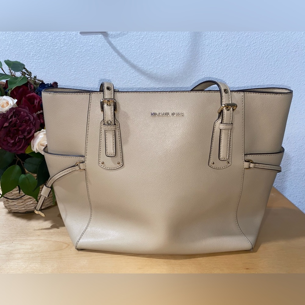Michael Kors Voyager Leather Tote Beige